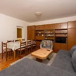 Komfortables Nur 400 Meter Zum Mit Meerblick, Grillbereich, Klima Crikvenica