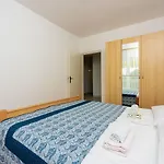 Komfortables Nur 400 Meter Zum Mit Meerblick, Grillbereich, Klima Apartment Crikvenica