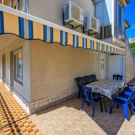 Komfortables Nur 400 Meter Zum Mit Meerblick, Grillbereich, Klima Crikvenica