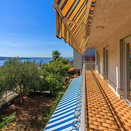 Komfortables Nur 400 Meter Zum Mit Meerblick, Grillbereich, Klima Appartement Crikvenica
