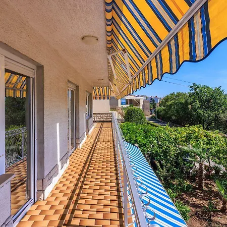 Komfortables Nur 400 Meter Zum Mit Meerblick, Grillbereich, Klima Crikvenica