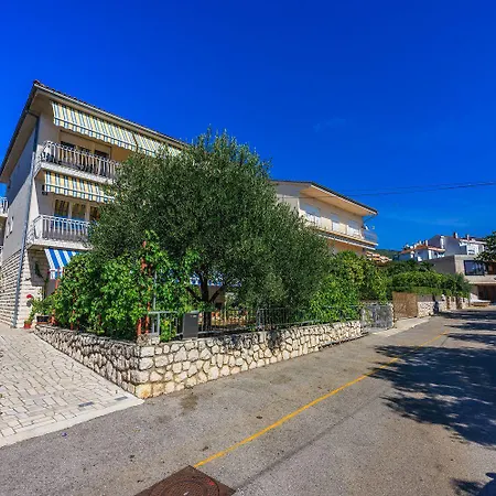 Komfortables Nur 400 Meter Zum Mit Meerblick, Grillbereich, Klima Crikvenica