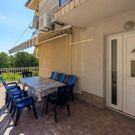 Komfortables Nur 400 Meter Zum Mit Meerblick, Grillbereich, Klima Crikvenica