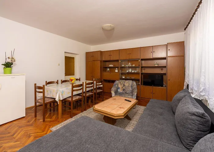 Komfortables Nur 400 Meter Zum Mit Meerblick, Grillbereich, Klima Crikvenica