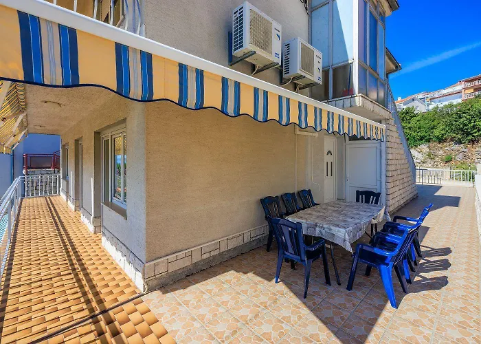 Komfortables Nur 400 Meter Zum Mit Meerblick, Grillbereich, Klima Crikvenica